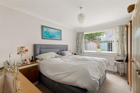 46 Lynwood, Folkestone, CT19 5DB