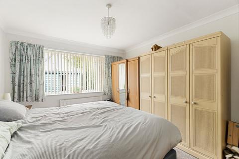 46 Lynwood, Folkestone, CT19 5DB