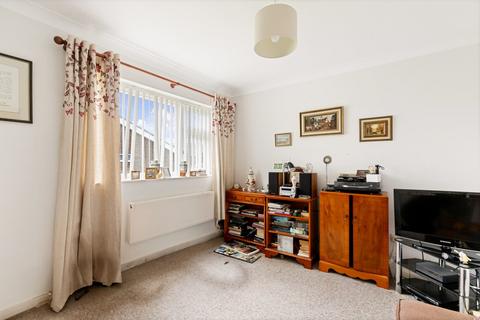 46 Lynwood, Folkestone, CT19 5DB