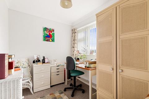 46 Lynwood, Folkestone, CT19 5DB