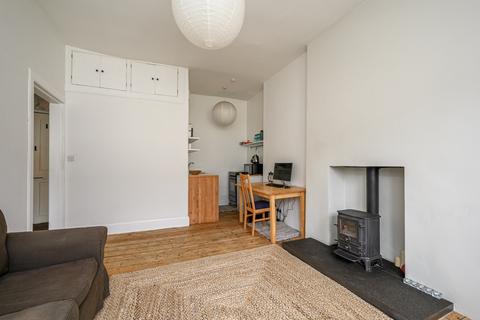 38/15 Caledonian Crescent, Edinburgh, EH11 2AG
