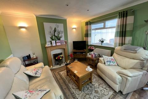 3 bedroom semi-detached house for sale, Larchmere Drive, Bromsgrove, Worcestershire, B61