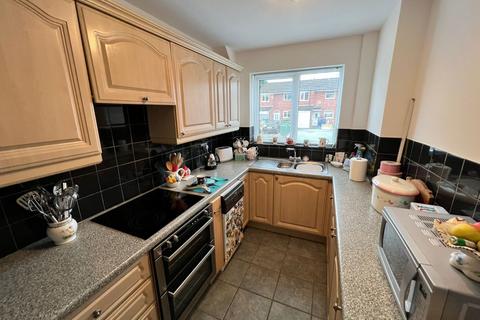 3 bedroom semi-detached house for sale, Larchmere Drive, Bromsgrove, Worcestershire, B61