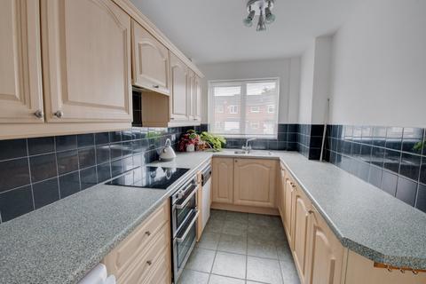 65 Larchmere Drive, Bromsgrove, B61 8QL