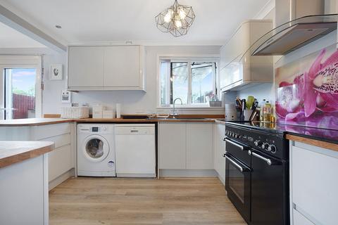 2 Kinross Close, Chatham, ME5 7RS