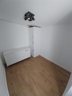 3 bedroom end of terrace house to rent, Oakway, Cardiff CF5