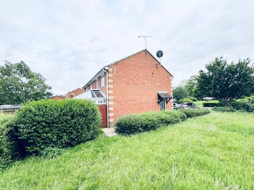 Little Close, Aylesbury, HP20 3 bed end of terrace house for sale £
