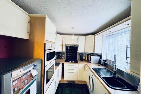 3 bedroom end of terrace house for sale, Little Close, Aylesbury, HP20