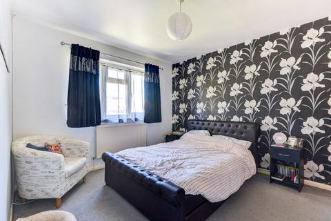 3 bedroom terraced house to rent, Crawley, Crawley RH10