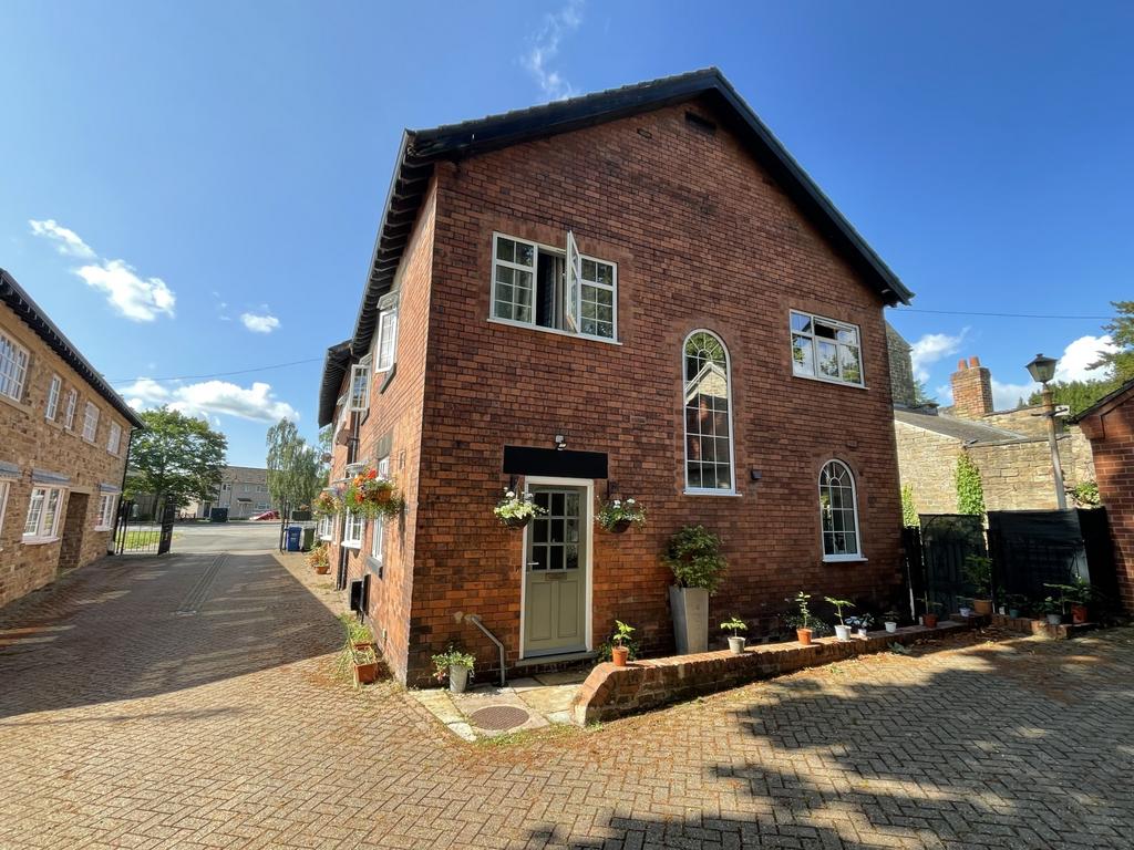 High Street, Old Whittington, S41 3 bed semidetached house £925 pcm