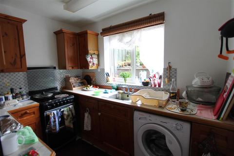 2 bedroom flat to rent, Combe Close, Leicester, LE3