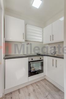 2 bedroom flat to rent, St. James's Road, Croydon CR0
