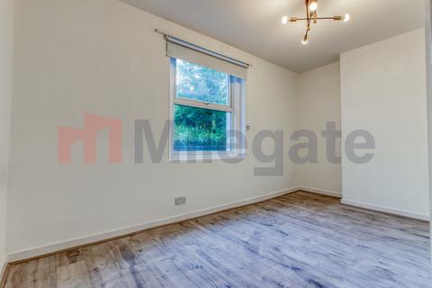 2 bedroom flat to rent, St. James's Road, Croydon CR0