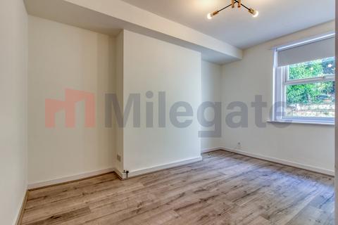 2 bedroom flat to rent, St. James's Road, Croydon CR0