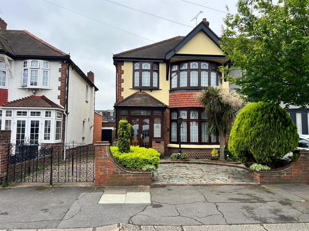 Capel Gardens, Ilford 3 bed house £525,000