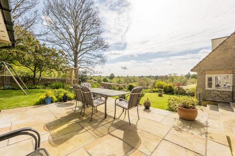 5 bedroom detached house for sale, Walnut Close, Nr. Woodstock OX20