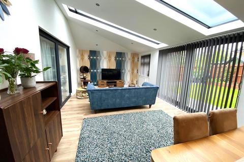 5 Eason Way, Ashton-under-lyne, OL6 9SX