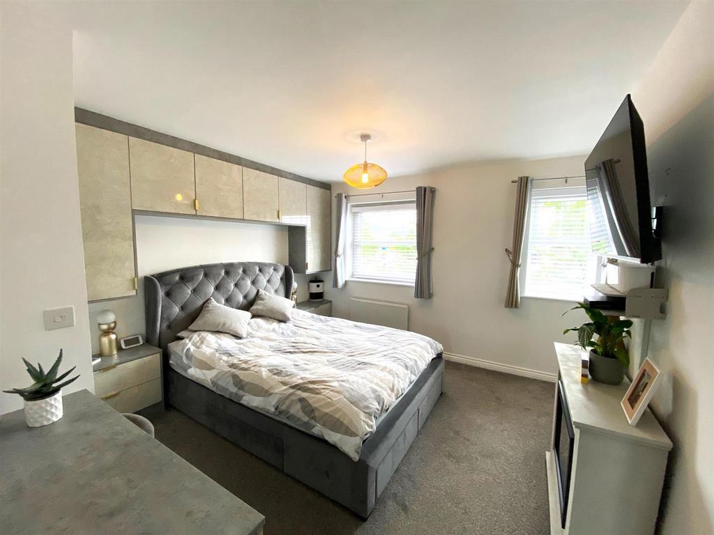 Bedroom 1.jpg