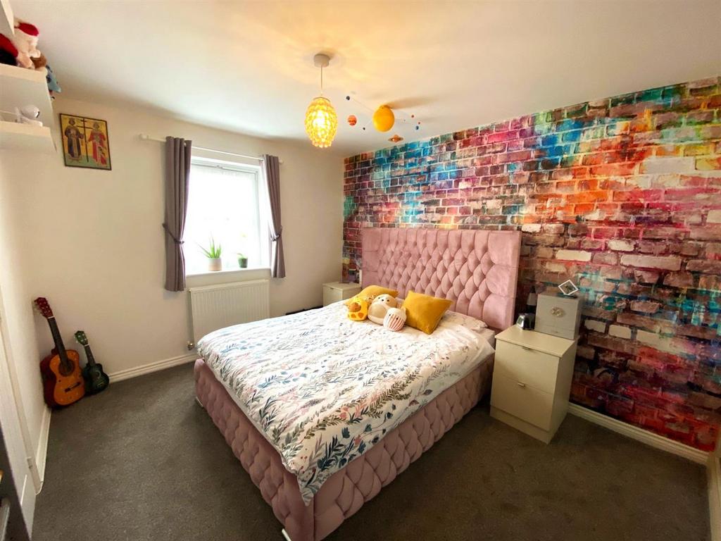 Bed 2.jpg