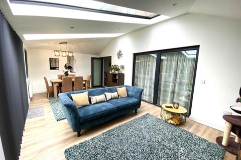 5 Eason Way, Ashton-under-lyne, OL6 9SX