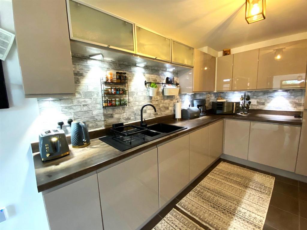 Kitchen diner.jpg