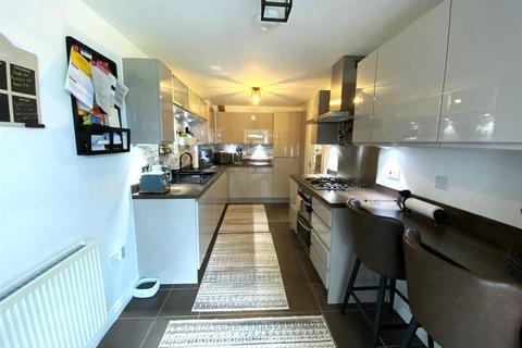 5 Eason Way, Ashton-under-lyne, OL6 9SX