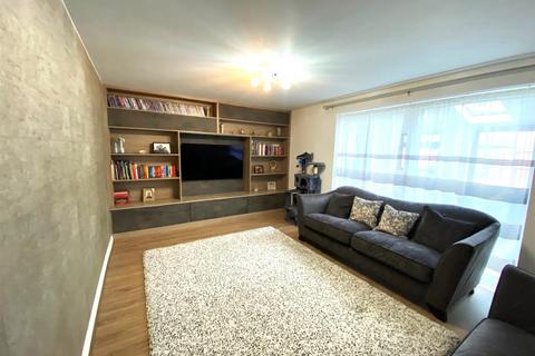 5 Eason Way, Ashton-under-lyne, OL6 9SX