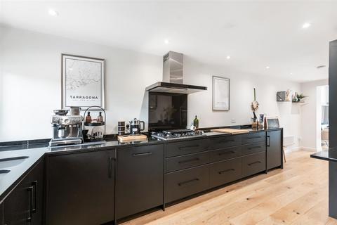 48 Park Hill, Carshalton, SM5 3RU