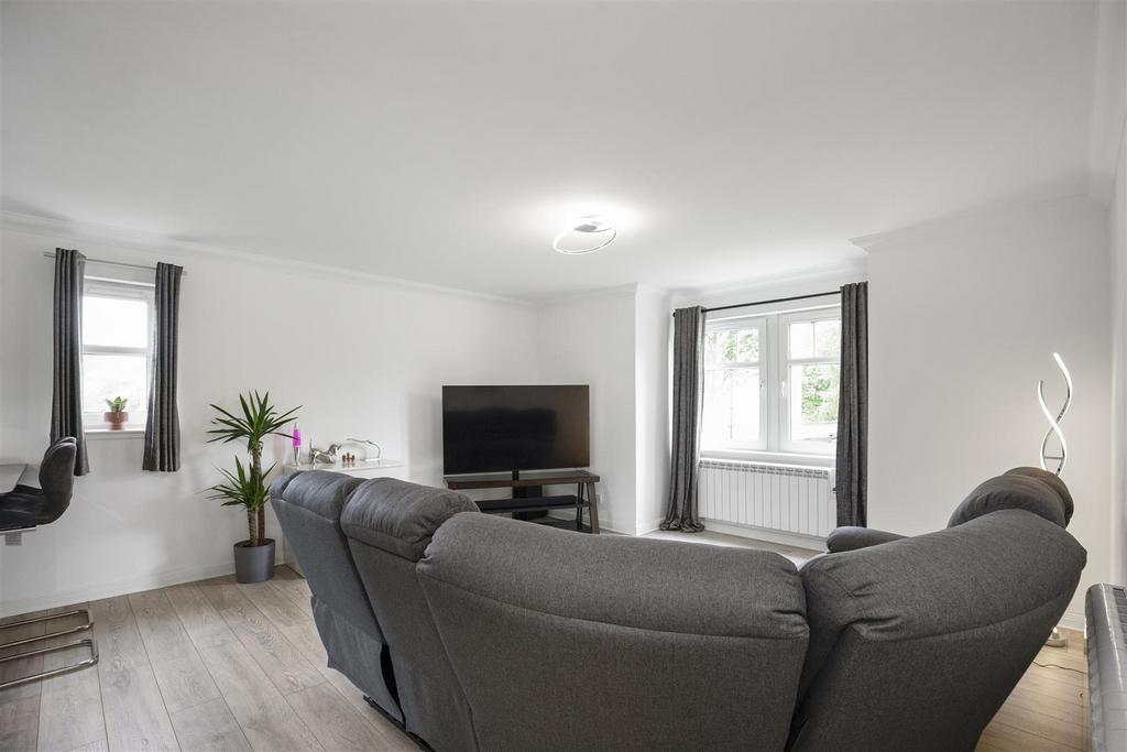 26 Merchants Way, Inverkeithing, KY11... 2 bed ground floor flat for