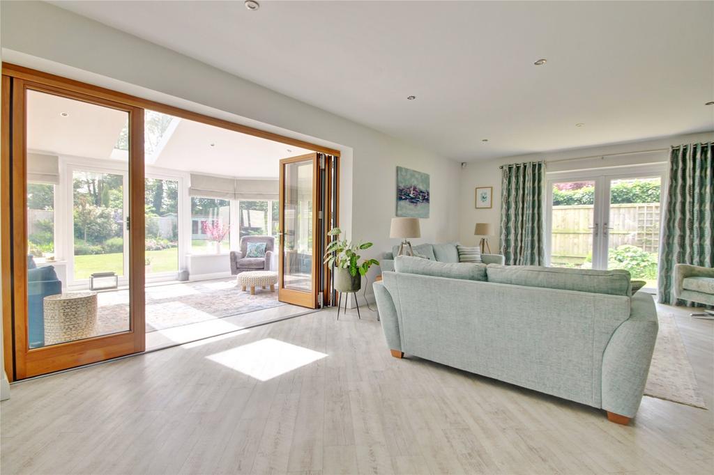 Lounge and Garden