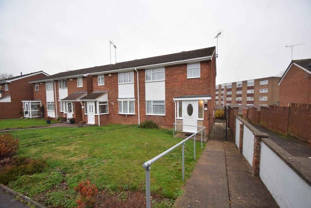 Chalfont Way, Luton, Bedfordshire... 3 bed end of terrace house to rent