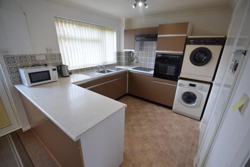 Chalfont Way, Luton, Bedfordshire... 3 bed end of terrace house to rent