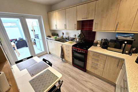 4 bedroom terraced house for sale, Lionel Road North, Brentford, TW8 9QT