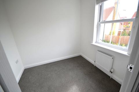 3 bedroom end of terrace house to rent, Snowberry Road, Dunmow, CM6