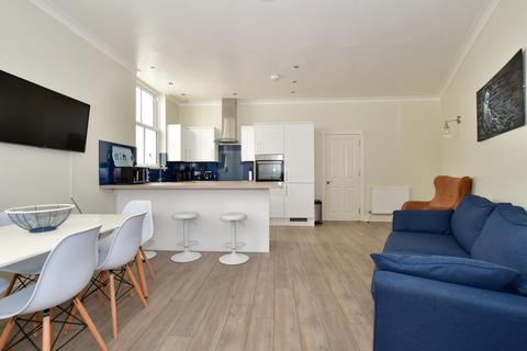 3 bedroom apartment to rent, Queens Gardens Broadstairs CT10