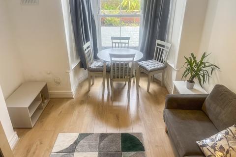 2 bedroom ground floor maisonette to rent, Ellison Road, Streatham Common, SW16