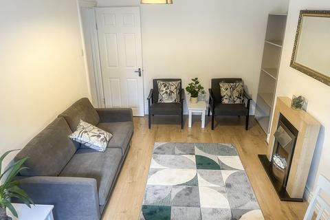 2 bedroom ground floor maisonette to rent, Ellison Road, Streatham Common, SW16