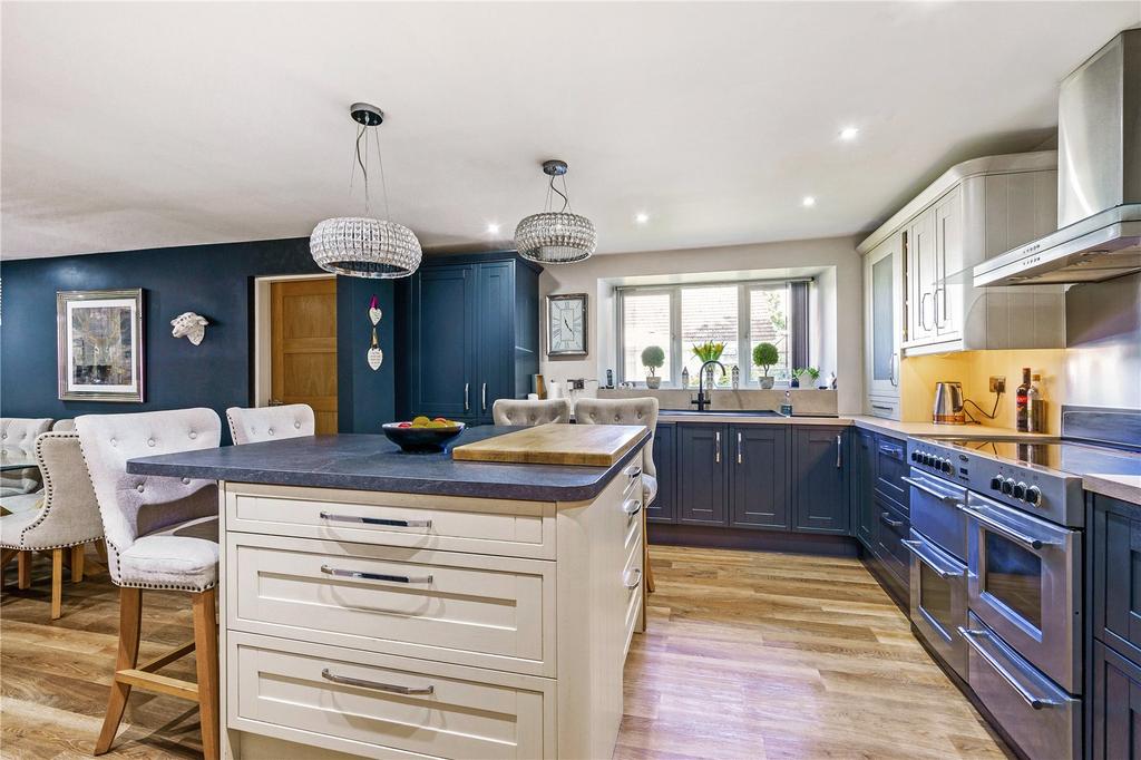 Kitchen/ Dining Room