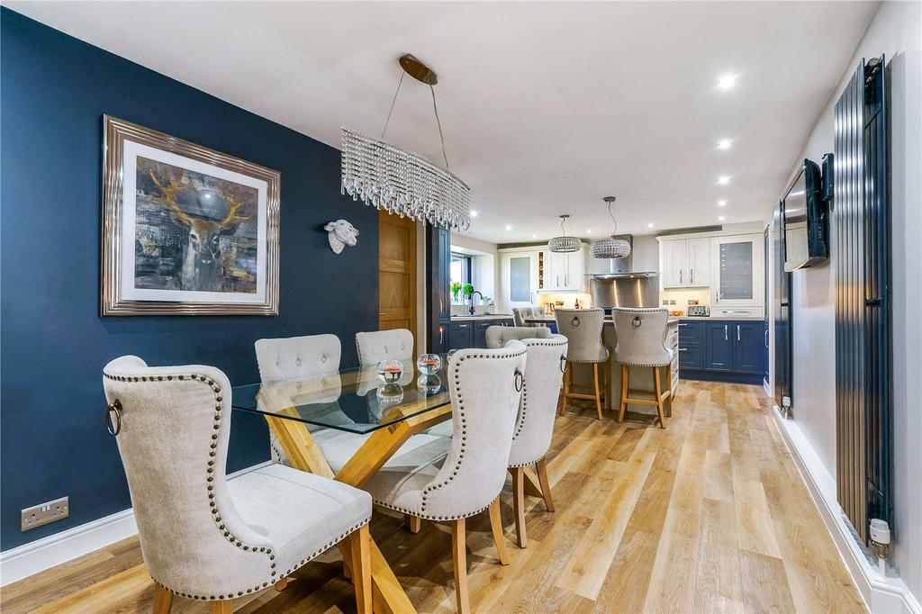 Kitchen/ Dining Room
