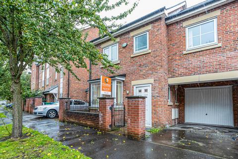 4 bedroom townhouse to rent, Drayton Street, Hulme, Manchester, M15