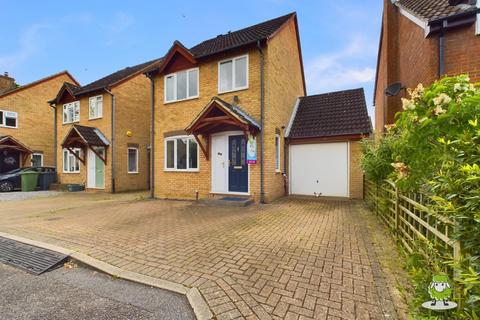 3 bedroom detached house for sale, RENOWN WAY, CHINEHAM, BASINGSTOKE, HAMPSHIRE, RG24