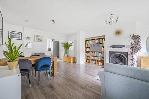 66 Whinyates Road, London, SE9 6NN