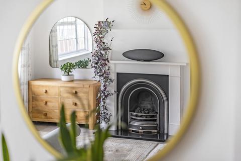 66 Whinyates Road, London, SE9 6NN