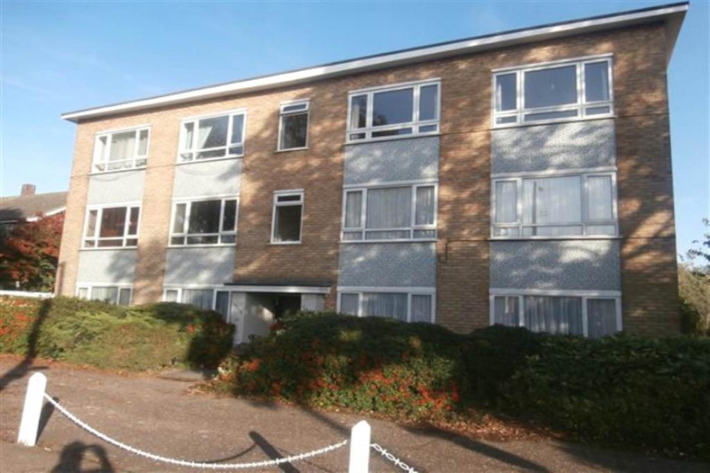 Southbourne Grove, Westcliff On Sea 2 bed flat for sale £199,950