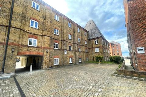 2 bedroom flat for sale, Clifton Road, Gravesend, Kent, DA11