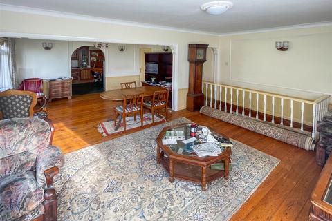 230 Barton Hill Road, Torquay, TQ2 8LA