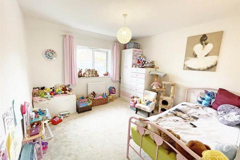 87 Hawkins Road, Exeter, EX1 3UW