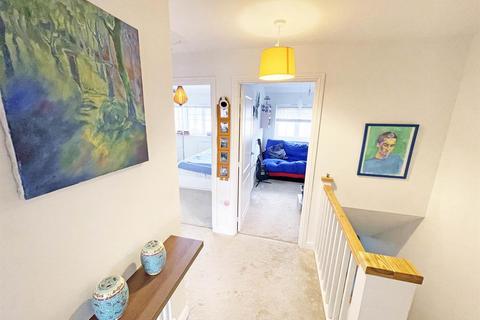 87 Hawkins Road, Exeter, EX1 3UW