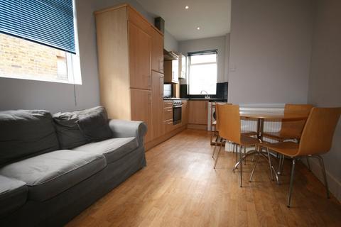 3 bedroom apartment to rent, Mowll Street, Oval SW9