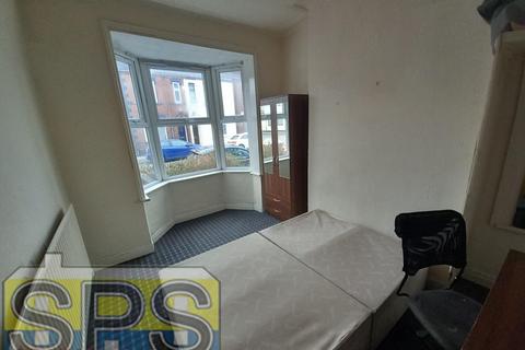 4 bedroom terraced house to rent, Boughey Road, Stoke-on-Trent ST4